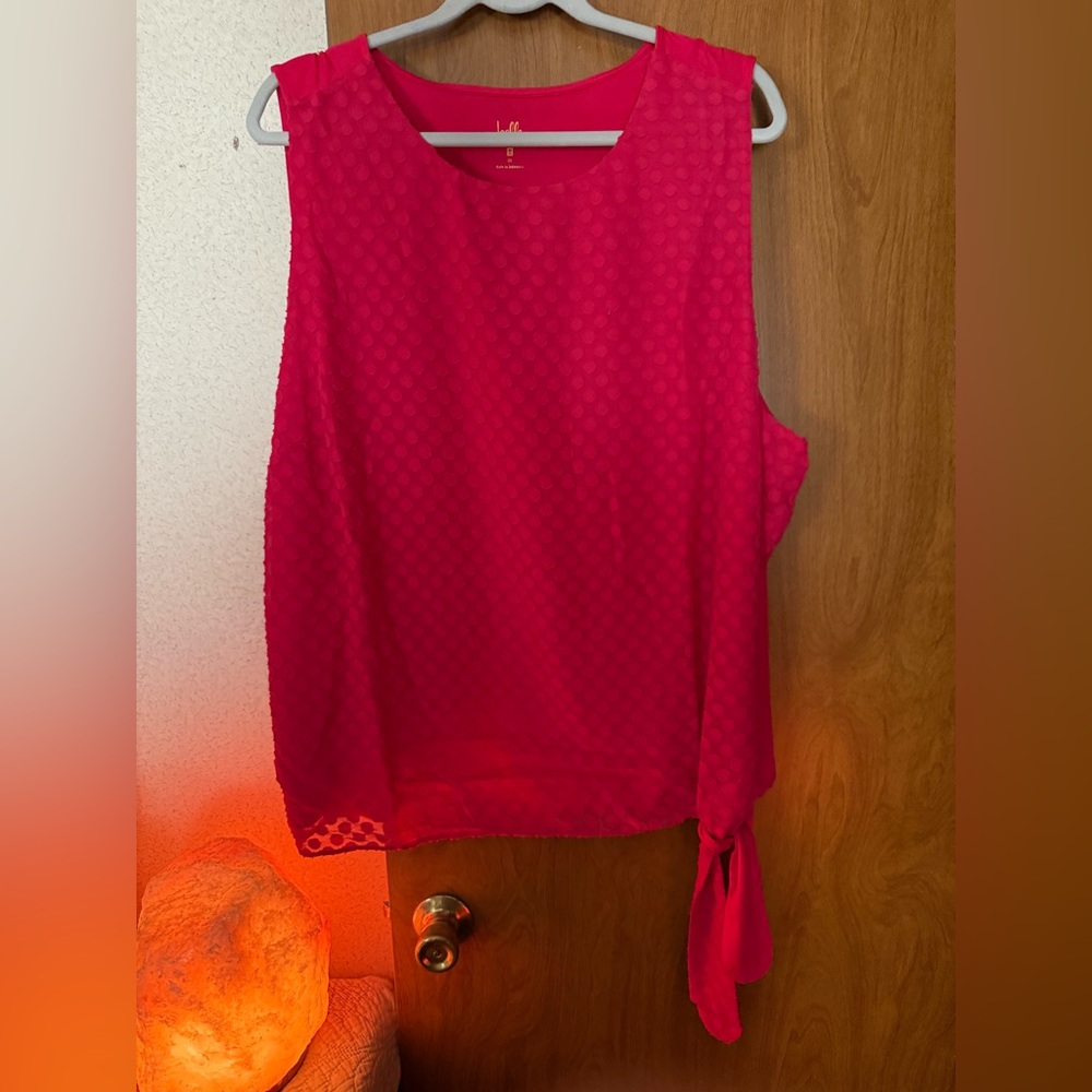 NWOT BELLE BY KIM GRAVEL SIDE TIE SLEEVELESS BLOUSE